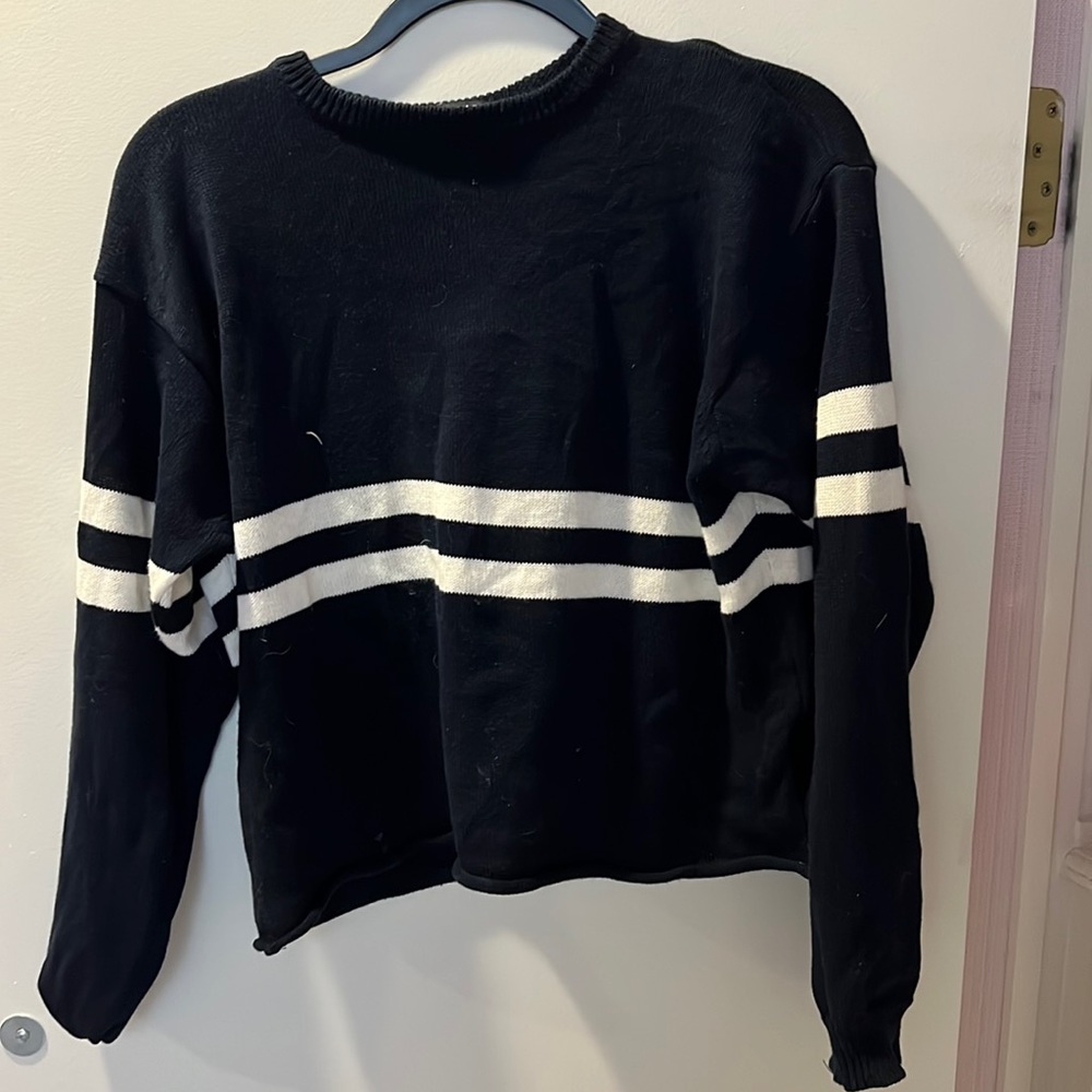 Navy longsleeve sweater with white stripes one size